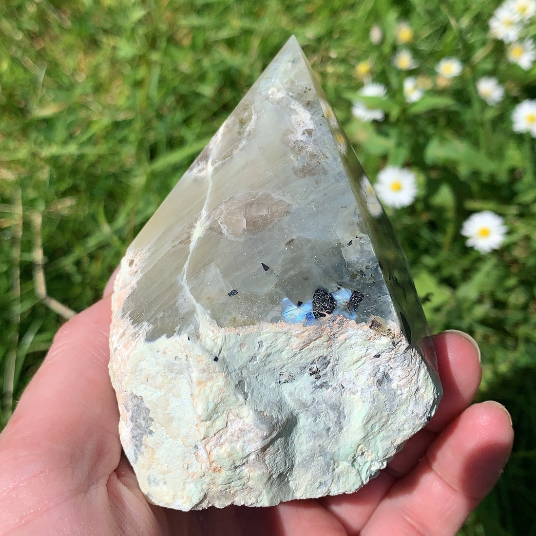 Moonstone magic - discovering the enchantment of moonstones 🌙 - Shiny Crystals