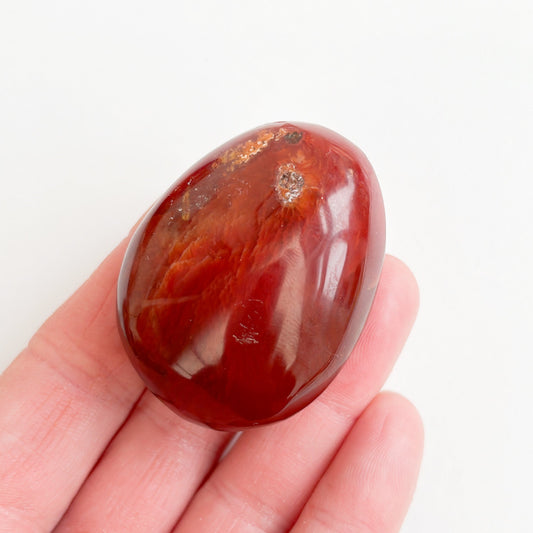 Carnelian Palmstone | B - Shiny Crystals