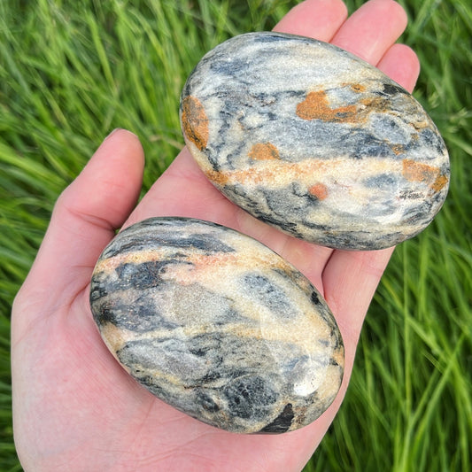 Shell Jasper Palmstone - Shiny Crystals